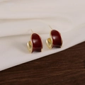 Orecchini a C placcati oro 18K con smalto rosso scuro su sfondo di seta e legno naturale - Oro Rosso (925 Sterling Silver Earring Post)