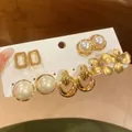 Set di 6 paia di orecchini vintage dorati con fiori e perle su supporto bianco - Perno in Argento Oro Bianco (10 Pezzi/Set da 5 Paia)
