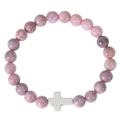 Vue détaillée d'un bracelet en perles de pierre naturelle rose 8 mm avec croix blanche - Bracelet en Pierre Zèbre Rose
