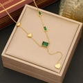Collana a Y dorata con pietre smeraldo quadrate e ciondoli a cuore su portagioie - Stile a Forma di Y con Pendente in Metallo a Cuore (5#)