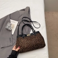 Borsa tote leopardata in pelle scamosciata sintetica con chiusura rotante dorata - Nero E Caffè Senza Pendente