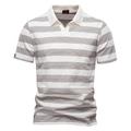 Polo rayé pour hommes avec col classique présenté sur un mannequin invisible en 3D - Blanc