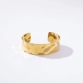 Minimalistisches 18K vergoldetes Manschettenarmband mit Hammerschlag-Textur für Damen - Gehämmertes Finish / Gold