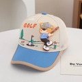 Dettaglio del ricamo a forma di orso sul cappellino da golf per bambini con rete e visiera blu - 52cm (3-6 Anni) / Beige