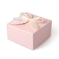 Caja de regalo rosa cuadrada con cinta de seda crema y elegante borde ondulado - Rosa
