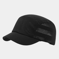 Detalle de los orificios transpirables perforados con láser en gorra deportiva negra - Ajustable / Negro