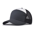 Detail der klassischen schwarzen Mesh-Trucker-Kappe mit verstärktem Schirm und Stoff - Schwarz & Weiß