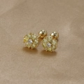 Détails de boucles d'oreilles fleurs dorées avec zircons jaunes et fermoirs à vis - Or-Jaune