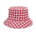 Detailopname van het klassieke rood-witte pied-de-poule patroon op een zomerse vissershoed - M (56-58cm) / Rood Houndstooth