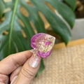 Fermaglio per capelli a delfino in acrilico sfumato con strass su sfondo naturale - Mini Pesce Tropicale / Pesce Rosa Giallo