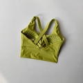 Soutien-gorge de sport vert néon à impact élevé avec bretelles croisées et coussinets - S / Vert olive