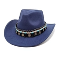 Détail du chapeau en laine bleu marine avec ruban ethnique, pompons et pièces en métal - M (56-58cm) / Bleu marine