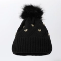 Schwarze Strickmütze mit goldenen Herznieten und großem Bommel für warme Wintertage - Schwarz