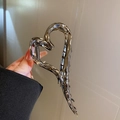 Pince à cheveux en métal argenté en forme de cœur avec finition brillante - Cœur creux noir fusil