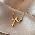 Gouden titanium halsketting met hartslag hanger en fonkelende zirkonia accenten - Titanium Staal Goud Stijl (X451)