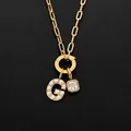 Collana in acciaio dorato 14K con lettera G di perle e pendente di cristallo - Lettera G