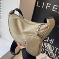 Borsa a tracolla a mezzaluna kaki con tracolla nera e portamonete coordinato - Cachi