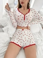 Dettaglio del set da casa in maglia a coste bianca con stampe di cuori rossi e volant - Taglia S / Cuore Bianco