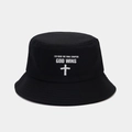 Détail de la croix blanche et du texte religieux imprimé sur un chapeau bob noir - Slogan Religieux GOD WINS (8# Noir)