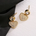 Elegantes pendientes de corazón bañados en oro de 18K con circonitas brillantes - Estilo de Corazón Transparente (43956)