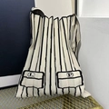 Borsa tote in maglia a pieghe a righe bianche e nere con motivo a lettere L e P - Righe Beige (Lettere LP)