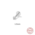 Detail van 1,5mm zirkonia en platte draad op een 925 sterling zilveren oorknopje - Platina-1.5MM