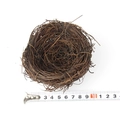 Dunkelbraunes Dekovogel-Nest aus Naturrattan mit Maßband zur Größenbestimmung (12cm) - Mittel