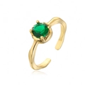 Nahaufnahme eines vergoldeten Rings mit rundem grünem Zirkonia in Krallenfassung - Einstellbar Offen / Gold Grüner Zirkonia Stil (12581)