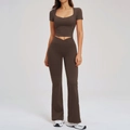 Bruine yoga-set met hartvormige crop top en v-taille uitlopende broek - S / koffiekleur