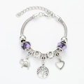 Dettaglio del bracciale con ciondoli in argento, perle di vetro viola e albero della vita - Stile Perline Di Vetro Viola (D123)