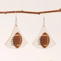 Boucles d'oreilles rugby avec inscription I'll always be your biggest fan sur cuir crème - Lettre Triangulaire en Bois Rugby (N-970)