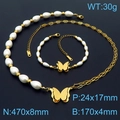 Goldenes Schmetterling-Anhänger-Set mit Perlenkette und Armband auf schwarzem Grund - Gold Set