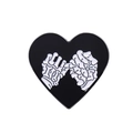 Spilla creativa in smalto a forma di cuore con fondo nero e mani di scheletro bianche - Stile Promessa di Scheletro (XZ8576)