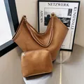 Ensemble sac cabas en cuir froncé caramel et sa pochette assortie avec fermeture éclair - Café Clair