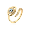 Dettaglio ravvicinato dell'anello Evil Eye placcato oro con micro-pave di zirconi e smalto - Stile Malocchio con Perla (13037) / Aperto Regolabile