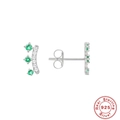 Dettaglio di orecchini in argento 925 con gemme verdi e piccoli zirconi bianchi lucidi - Oro Bianco & Zirconia Verde / Argento 925