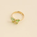 Dettaglio macro anello regolabile dorato con farfalla in zircone verde e pavé fine - Aperto Regolabile / 1# Verde