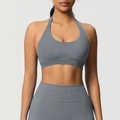 Détail du soutien-gorge de sport dos nu gris et legging de yoga avec texture côtelée - Gris foncé