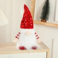 Wichtelfigur mit roter Paillettenmütze und weißem Bart als Weihnachtsdekoration - Rot