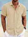 Dettaglio camicia uomo beige in lino a maniche corte con tessuto traspirante all'aperto - Kaki