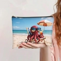 Detail einer Canvas-Kosmetiktasche mit Tintenfisch-Print und schwarzem Reißverschluss - Roter Oktopus mit Sonnenbrille Stil (jiaying0072)