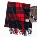 Fransen-Karoschal in Rot und Marineblau aus Kaschmir-Imitat für den Winter-Stil - Mit Markenetikett / Navy-Rot Kariert