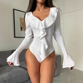 Witte bodysuit voor dames met V-hals, elegante ruches en lange uitlopende mouwen - S / Wit