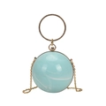 Blauwe marmeren bolvormige clutch met een goudkleurig handvat met fonkelende strass - Waterblauw Marmer