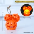 Mini LED Halloween pompoenstapel met lachende gezichtjes en jute touw, 7x7cm groot - Hanglamp met drie gestapelde pompoenen / Oranje