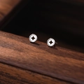 Orecchini a perno minimalisti in argento S999 a forma di moneta rotonda traforata - Argento 990 / Oro Bianco