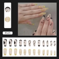 Detail van lange ballerina kunstnagels met zwarte lijnen en gele zandgolfpatronen - Golf Dubbele Match Stijl (R525)