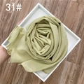 Détail d'une écharpe en mousseline vert clair avec paillettes dorées dans un plateau - Vert Pâle