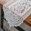 Camino de mesa de encaje blanco con bordado floral y borlas sobre madera - 33*91 / Blanco Floral