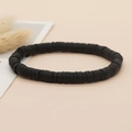 Handgemaakte zwarte Heishi kralen armband in boho stijl met elastisch rekbaar koord - Zwart